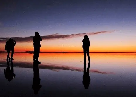 uyuni sunset over the salt flat tour